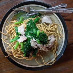 ราดหน้าหมี่กรอบ