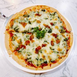 พิซซ่าผักโขมอบชีส delivery = 319