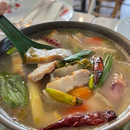 ต้มโคล้งใบมะขามอ่อน