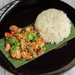 กะเพราเครื่องในไก่