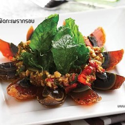 กระเพราไข่เยี่ยวม้าราดข้าว