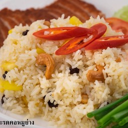 ข้าวผัดสับปะรดดอหมูย่าง
