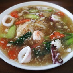 ราดหน้าทะเล (กลาง)