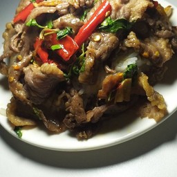 ข้าวราดกะเพราเนื้อ วากิว รสเผ็ด