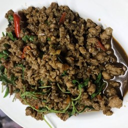 กระเพราหมูสับ