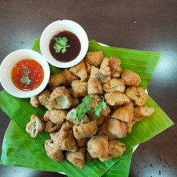 ลูกชิ้นแพนด้าปลาระเบิด (หน้าโลตัสหลวงพ่อเกษม)