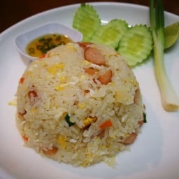 ข้าวผัด หมู, ไก่, กุนเชียง, ไส้กรอก, แหนม (เล็ก)