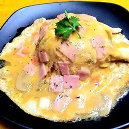 ข้าวไข่ข้นแฮม