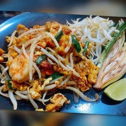 อร่อยเหอะ ผัดไทยกุ้งสด โคนอนมหาสวัสดิ์