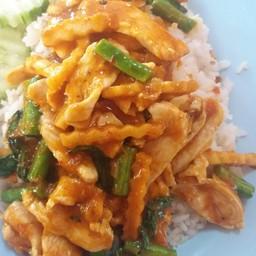 ข้าวราดผัดเครื่องแกง