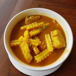 แกงส้มปลากะพง+ไข่ชะอม/ผักรวม