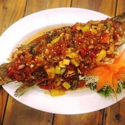 ปลากะพงขาวเป็น-ทอดราดพริก 3 รส