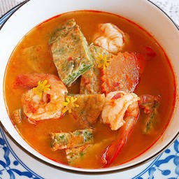 แกงส้มชะอมไข่ใส่กุ้ง