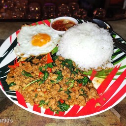 ข้าวกระเพราหมูสับ​ เพิ่มไข่ดาว