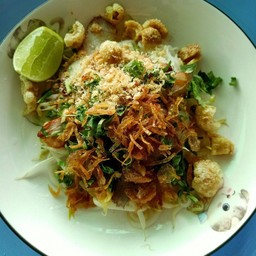 ป้าแหม่งก๋วยเตี๋ยวไทยใหญ่
