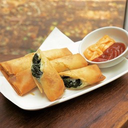 ปอเปี๊ยะผักโขมชีส