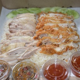 ข้าวมันไก่ต้ม + ทอดจานใหญ่ Chicken Rice + fried Chicken for 2-3 people