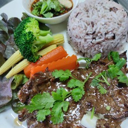 ข้าวหน้าเนื้อโคขุนออสเตรเลีย จิ้มแจ่ว(ริบอายส์)