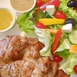 สลัดหมูย่างพริกไทยดำ