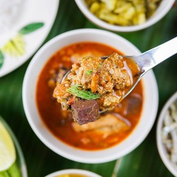 แกงน้ำเงี้ยว กระดูกหมู ( แกงถุง )