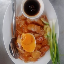 ข้าวหมูกรอบ