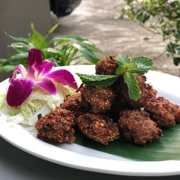 ลาบหมูทอด