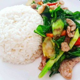 ข้าวคะน้าหมูชิ้น