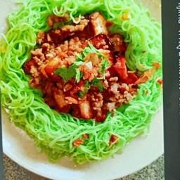 บะหมี่หยกแห้งหมูแดง หมูกรอบ