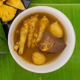 แกงป่าตีนไก่ ลูกชิ้นปลา ( แกงถุง )