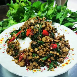 ครัวหลังบ้าน กะเพราอิ่มพุง