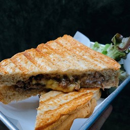 แซนวิชเนื้อบด  ชีส