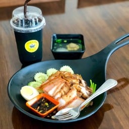 ข้าวหมูแดง+หมูกรอบ