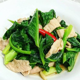 ผัดน้ำมันหอยคะน้าหมู (กับข้าว)