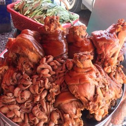 ขาหมูเป็นกับข้าว