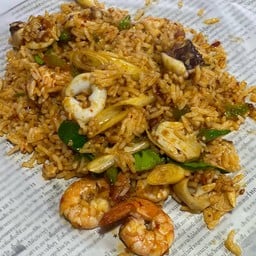 ข้าวผัดต้มยำทะเล หรือรวมมิตร