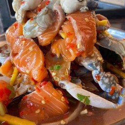 Spicy Salad With Crab, Shrimp, And Oyster