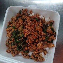 กระเพราหมูสับพริกแห้ง