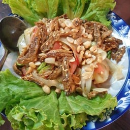 ตำไทยปูปลาร้าใส่ปลากรอบ