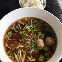 เกาเหลา หรือก๋วยเตี๋ยวเนื้อตุ๋น น้ำตก