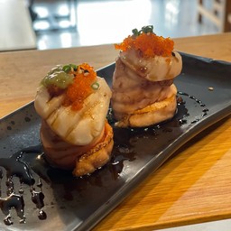 ซูชิ โฮตาเตะแซลมอนเบิร์น - Seared Hotate+salmon