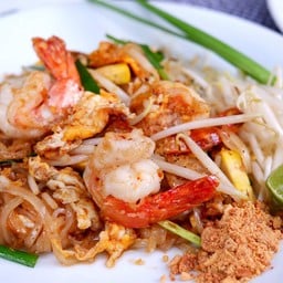 ก๋วยเตี๋ยวผัดไทยกุ้งสด