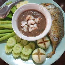 น้ำพริกมะม่วง-ปลาทูทอด-ผักสด