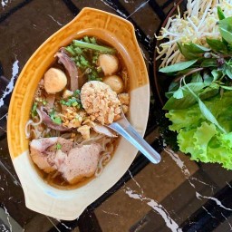 ต้นน้ำ ก๋วยเตี๋ยวเรือ ชานมไข่มุก