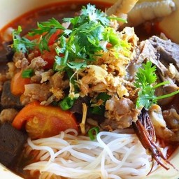 เฮือนข้าเจ้า อาหารเหนือ (ขนมจีนน้ำเงี้ยว)เข้มข้นเน้นเครื่อง