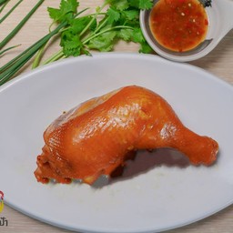 น่องไก่ติดสะโพกต้มน้ำปลา-1 ชิ้น