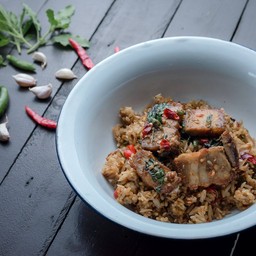 ข้าวคลุก หมูกรอบ