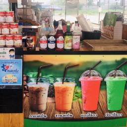 ป้าใหญ่ผลไม้และเครื่องดื่ม