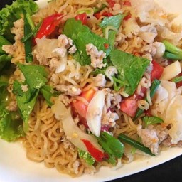 ยำมาม่าหมูสับ