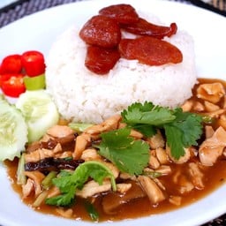 ข้าวหน้าไก่เห็ดหอม+กุนเชียง