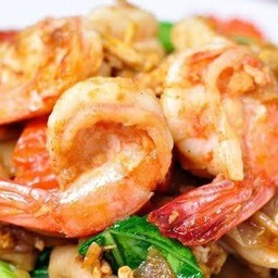 เส้นใหญ่ผัดชีอิ้วกุ้ง